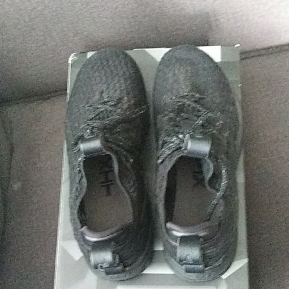 Shoes - Picture 2 of 4